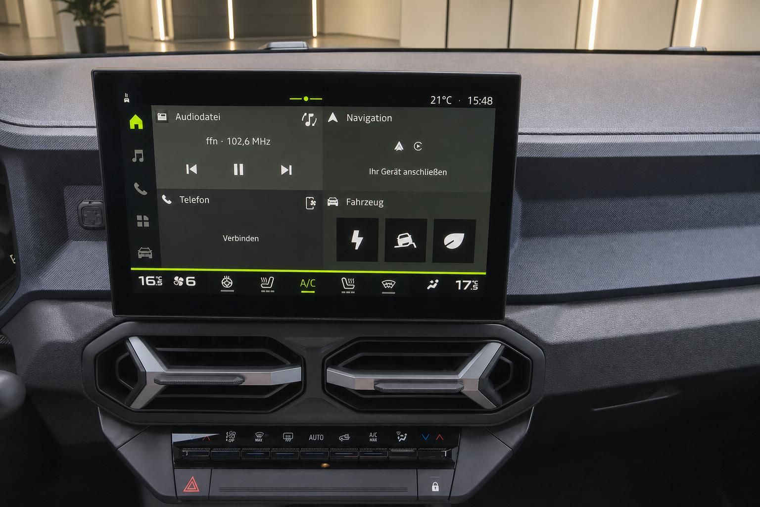Dacia Touchscreen Infotainment-System mit Navigation, Audio und Klimasteuerung