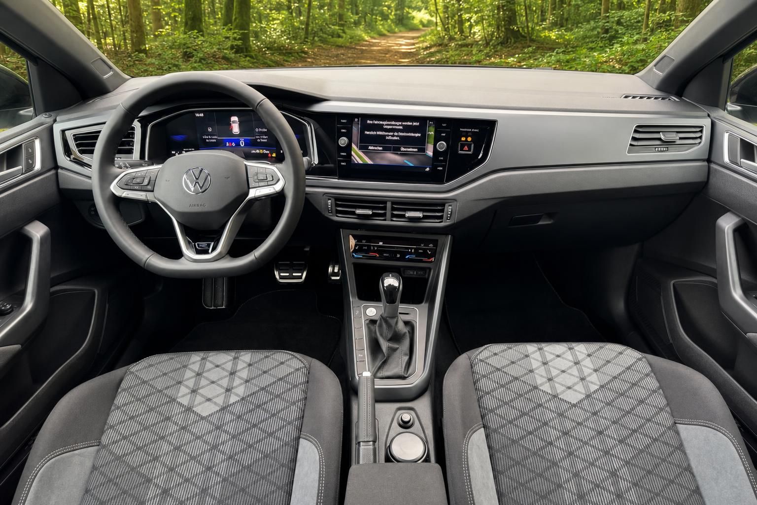 VW Taigo Cockpit und Armaturenbrett mit Touchscreen und digitalem Tacho