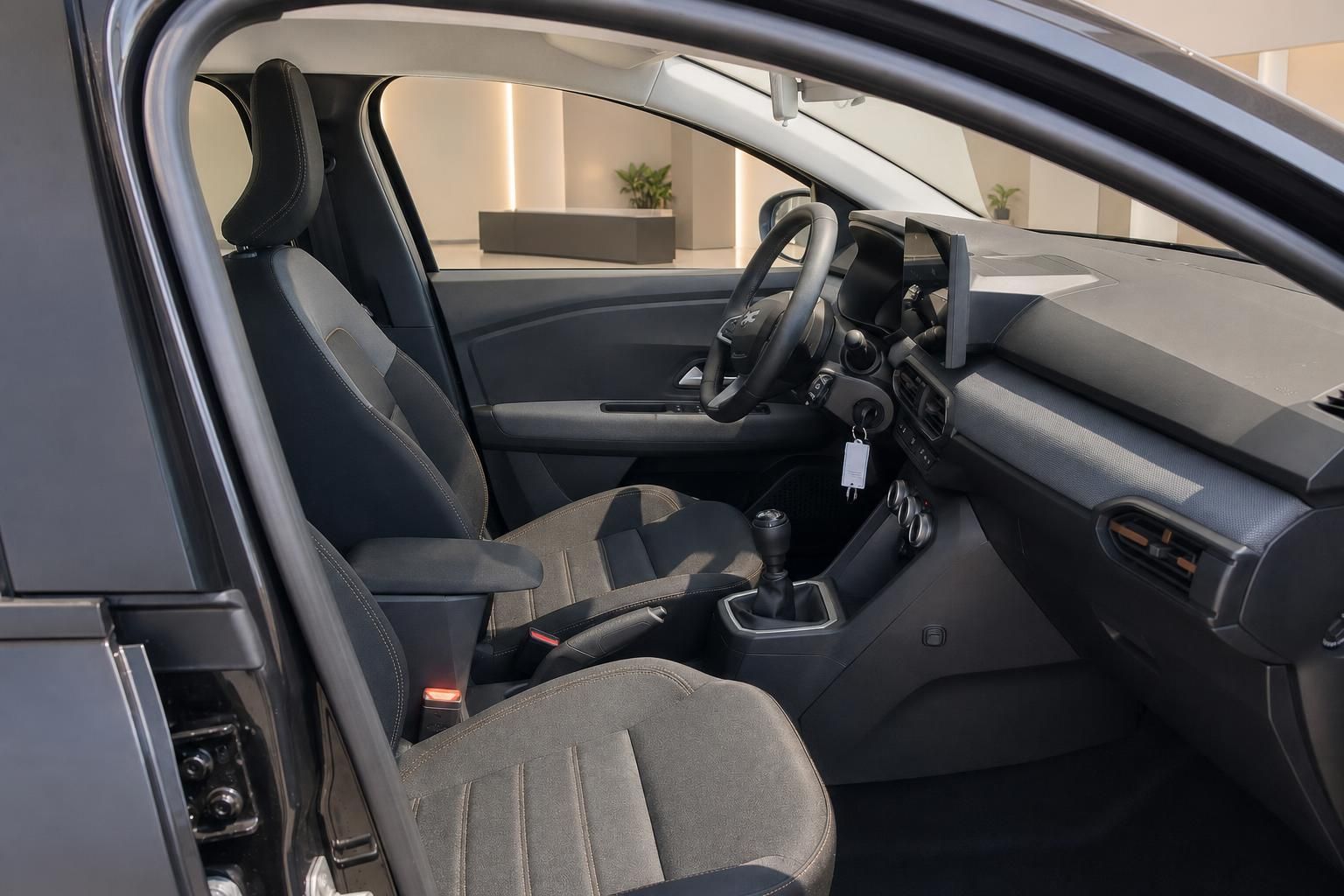 Fahrzeug Innenraum mit Blick auf Vordersitze und Cockpit