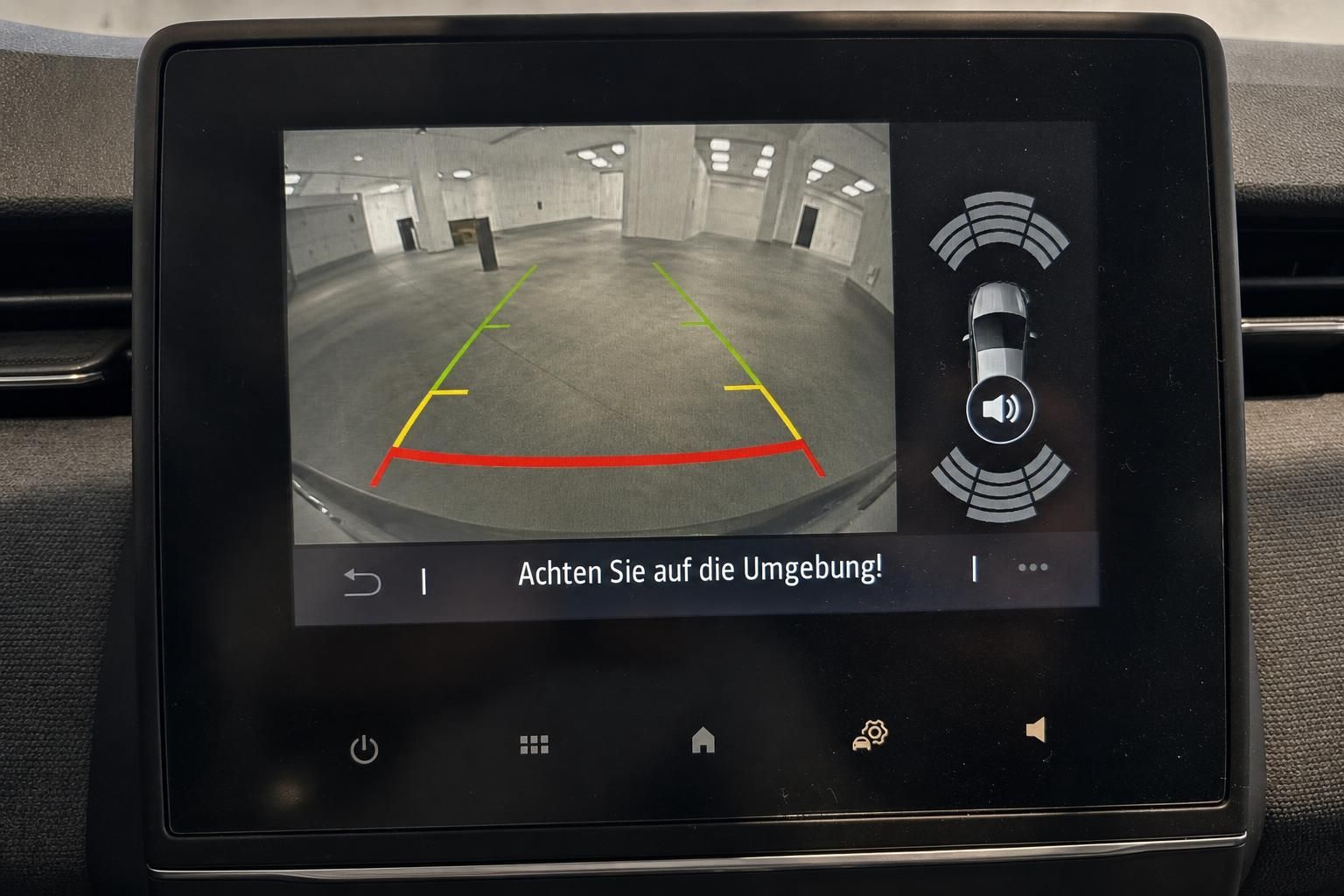 Rückfahrkamera-Anzeige im Mitsubishi Colt Infotainment-Display