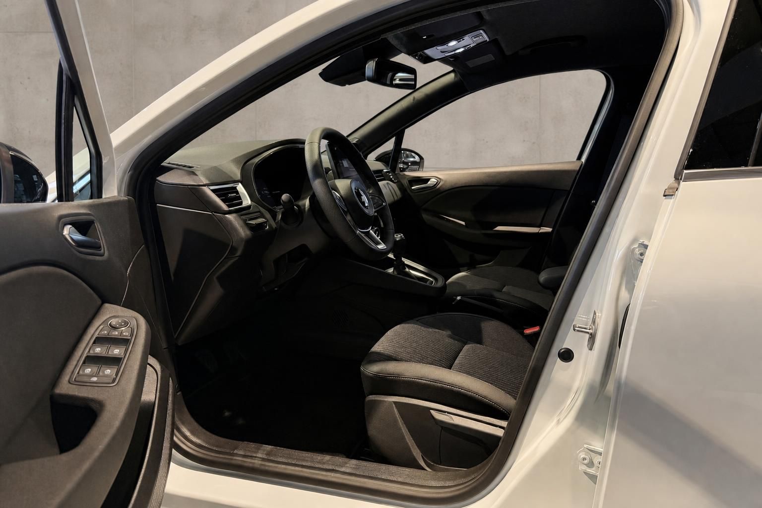Mitsubishi Colt Innenraum Cockpit und Fahrersitz Ansicht