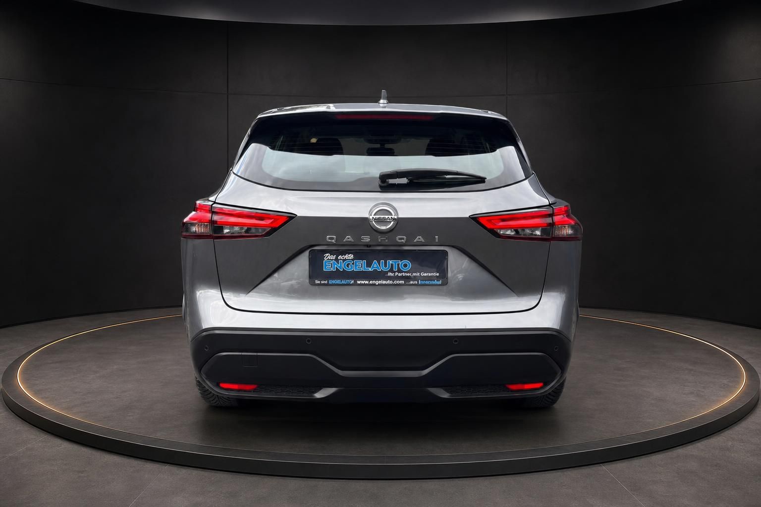 Nissan Qashqai Heckansicht mit Kennzeichenhalter Engelauto
