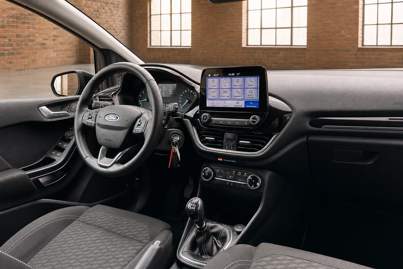 Ford Fiesta Innenraum – Cockpit mit Lenkrad, Touchscreen und Schaltgetriebe