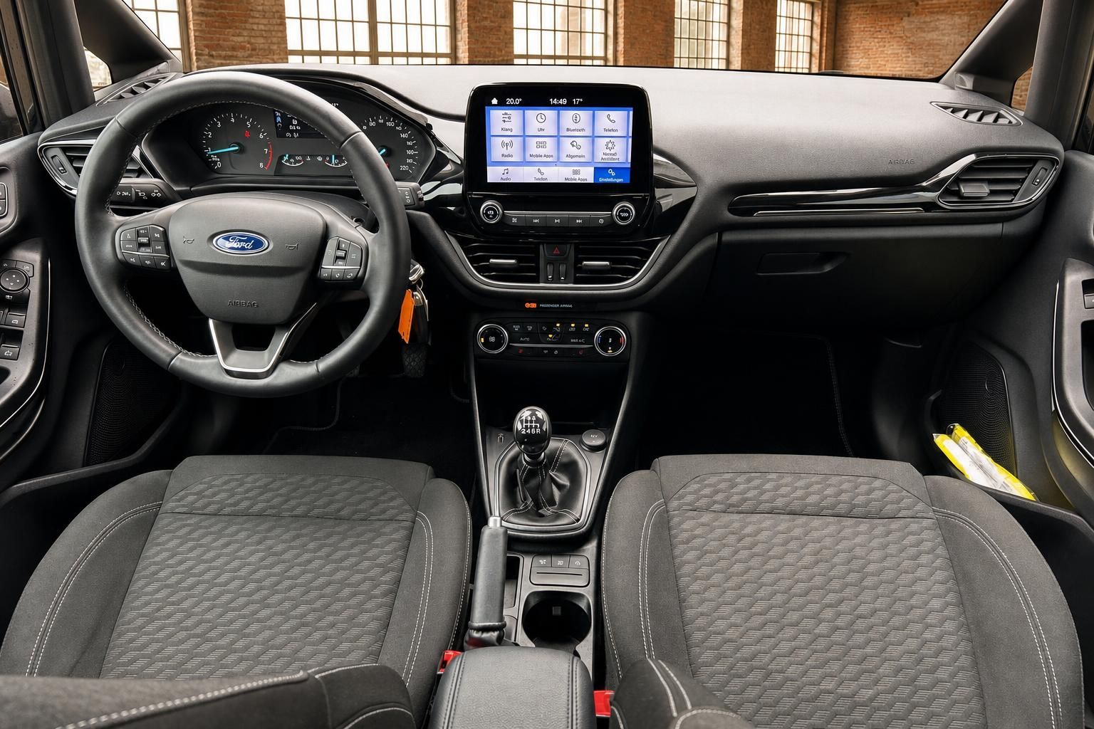 Ford Fiesta Cockpit-Übersicht – Armaturenbrett, SYNC-Touchscreen und Schaltgetriebe