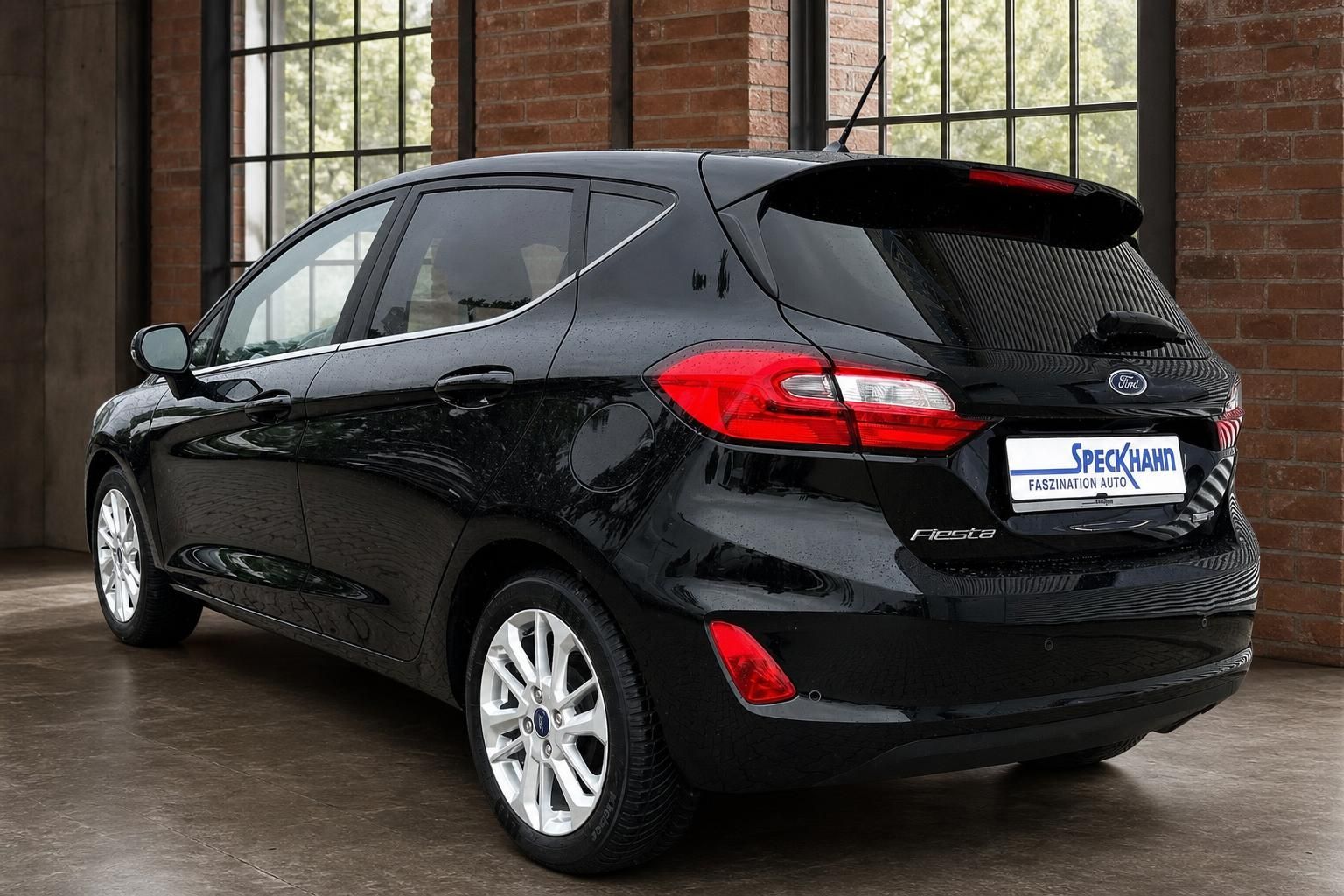 Ford Fiesta schwarz Heck schräg links – Kleinwagen Gebrauchtfahrzeug Speckhahn