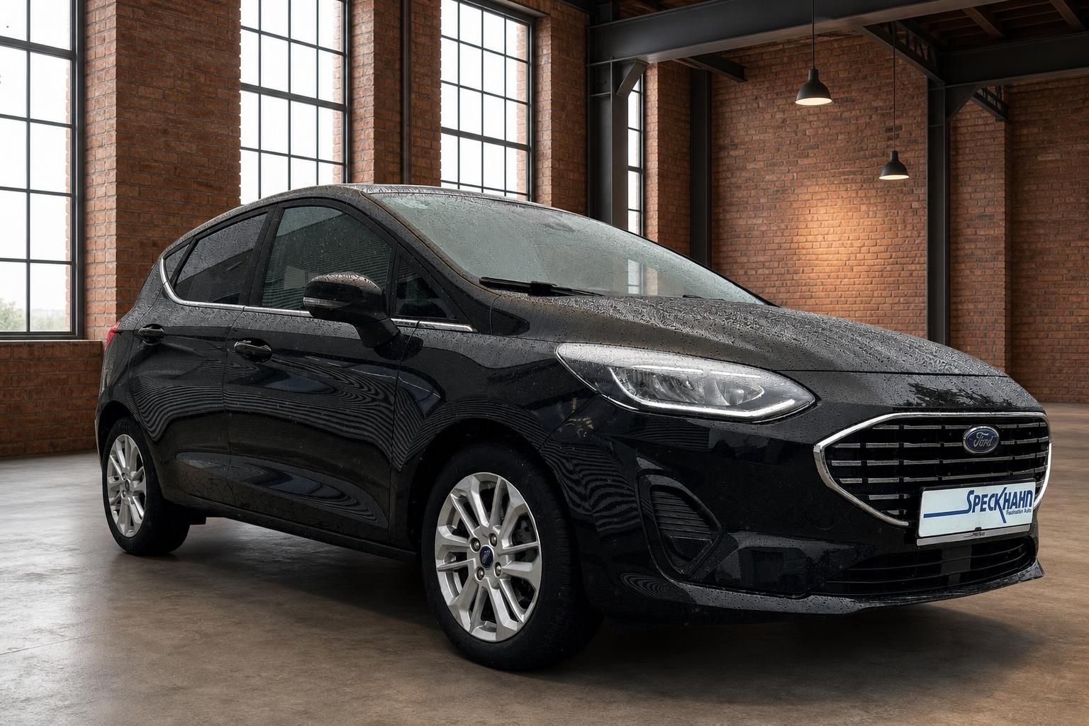 Ford Fiesta schwarz Frontansicht schräg links – Gebrauchtwagen Autohaus Speckhahn