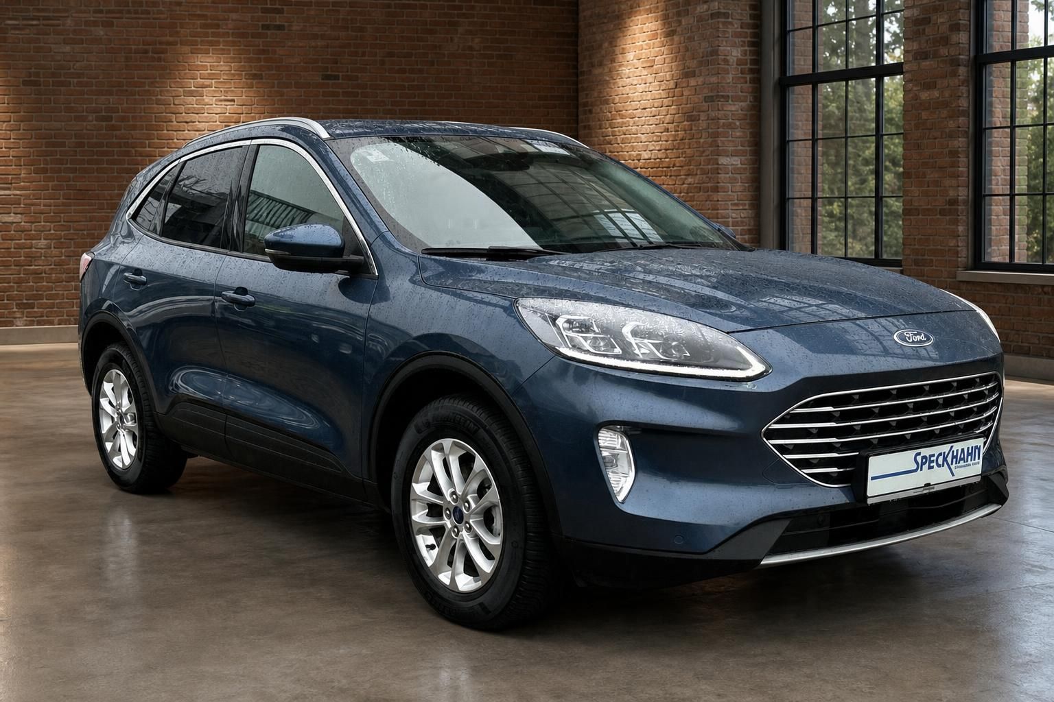 Ford Kuga Hybrid blau Frontansicht schräg rechts – SUV kaufen Autohaus Speckhahn
