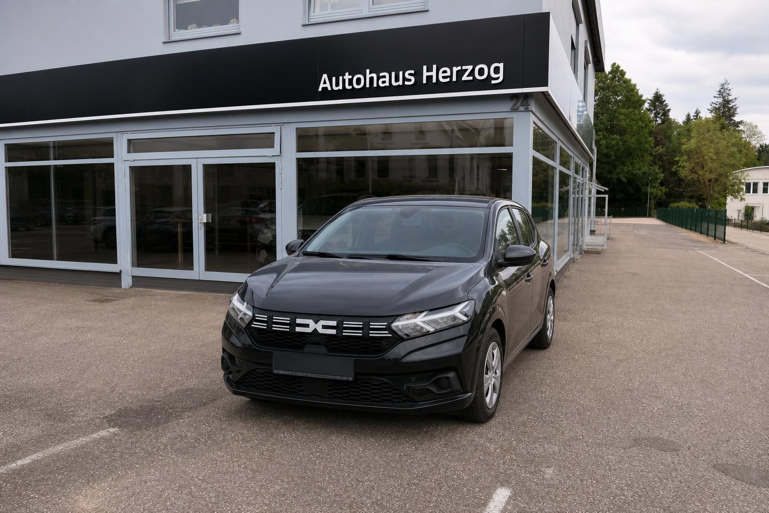 Dacia Sandero schwarz Frontansicht Nahaufnahme, Autohaus Herzog
