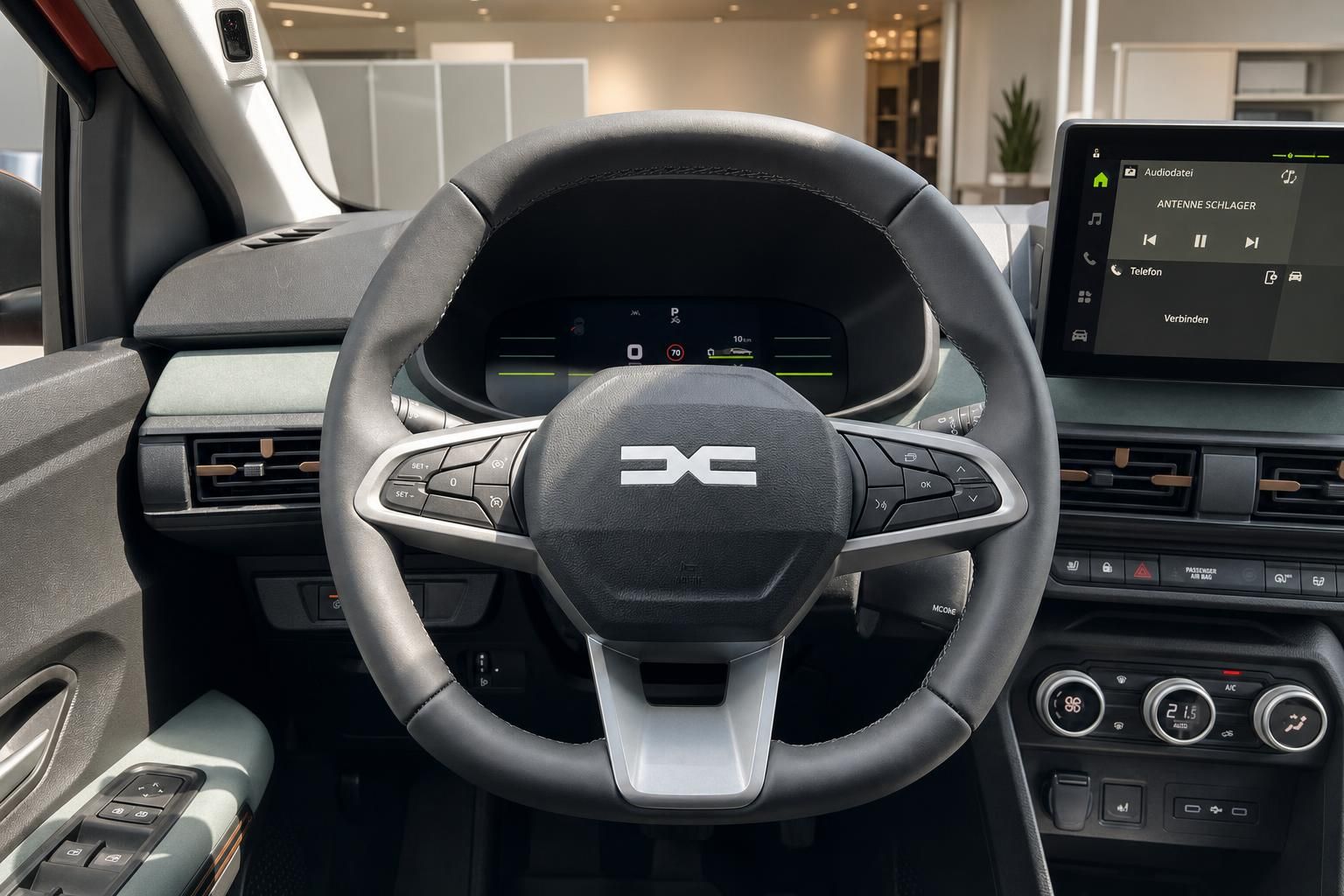 Fahrzeug-Cockpit mit Lenkrad und digitalem Display im modernen Innenraum