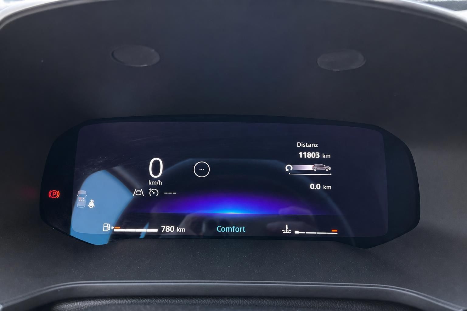 Digitales Cockpit Display mit Kilometerstand, Reichweite und Comfort-Modus Anzeige