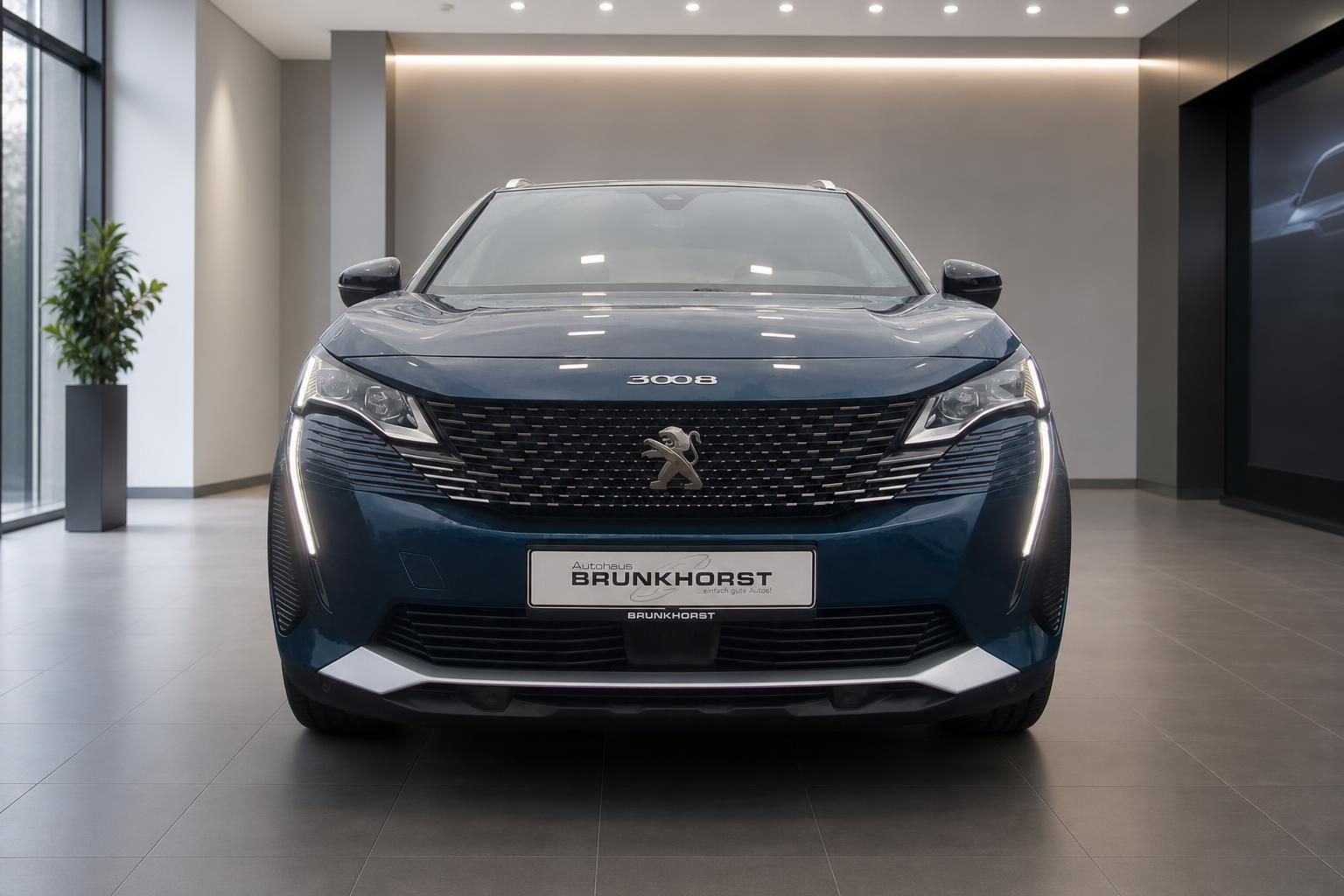 Peugeot 3008 blau, Frontansicht im Showroom Brunkhorst