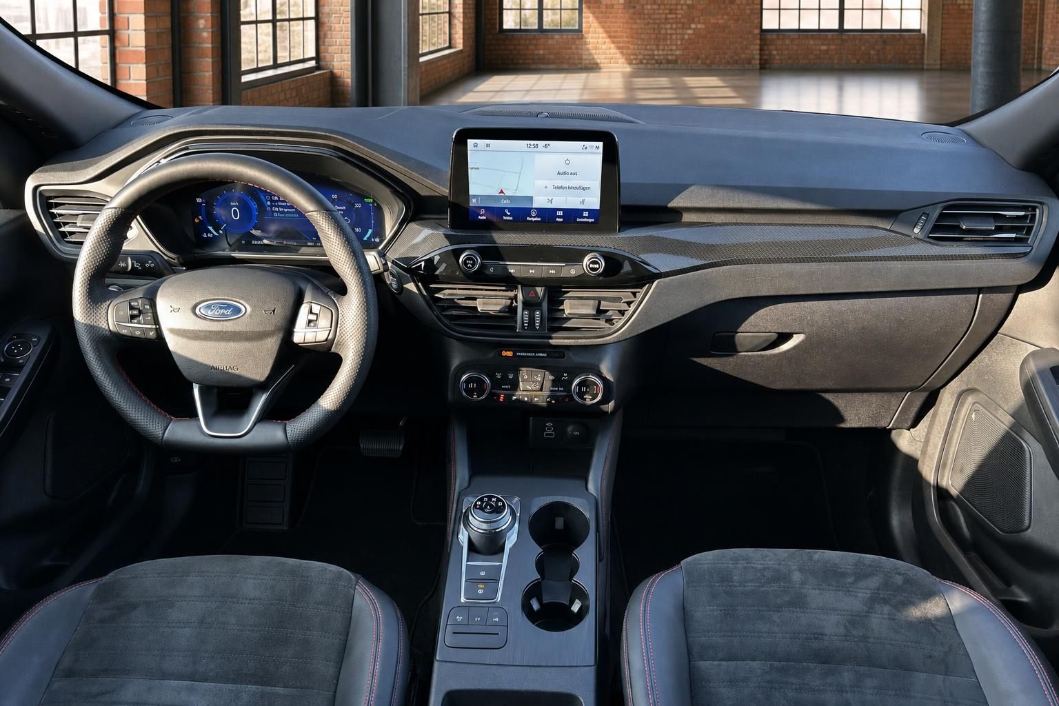 Ford Cockpit mit Lenkrad, Touchscreen und Mittelkonsole im Detail