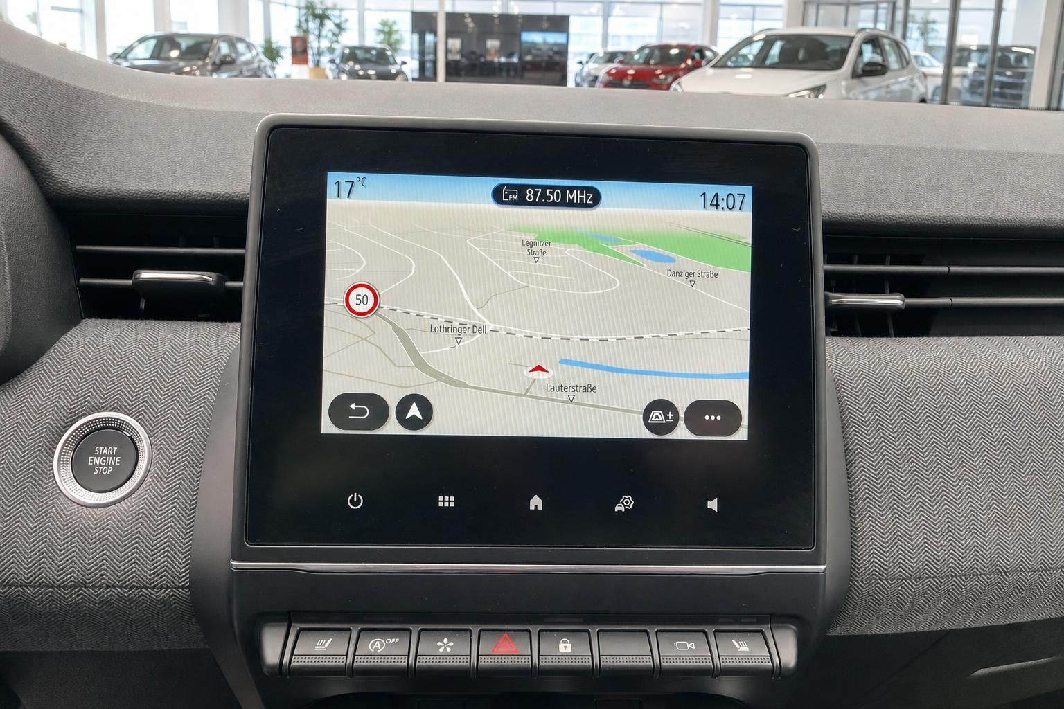 Fahrzeug Navigationssystem mit Kartendarstellung und Touchscreen Bedienung