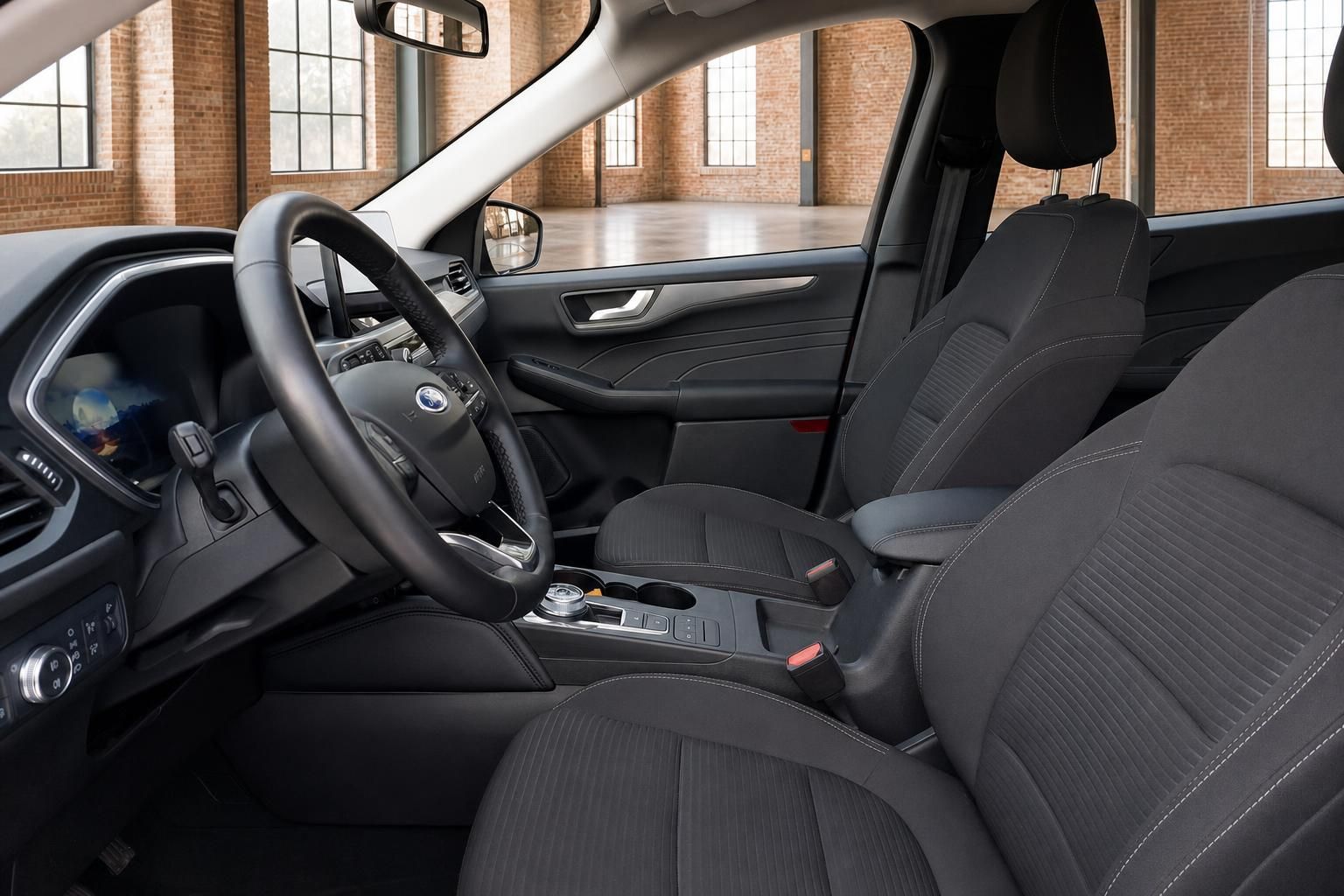 Ford Innenraum mit schwarzen Sportsitzen und Lederlenkrad