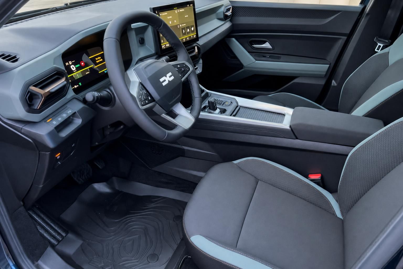 Dacia Bigster Innenraum Cockpit mit Lenkrad und Sitzen
