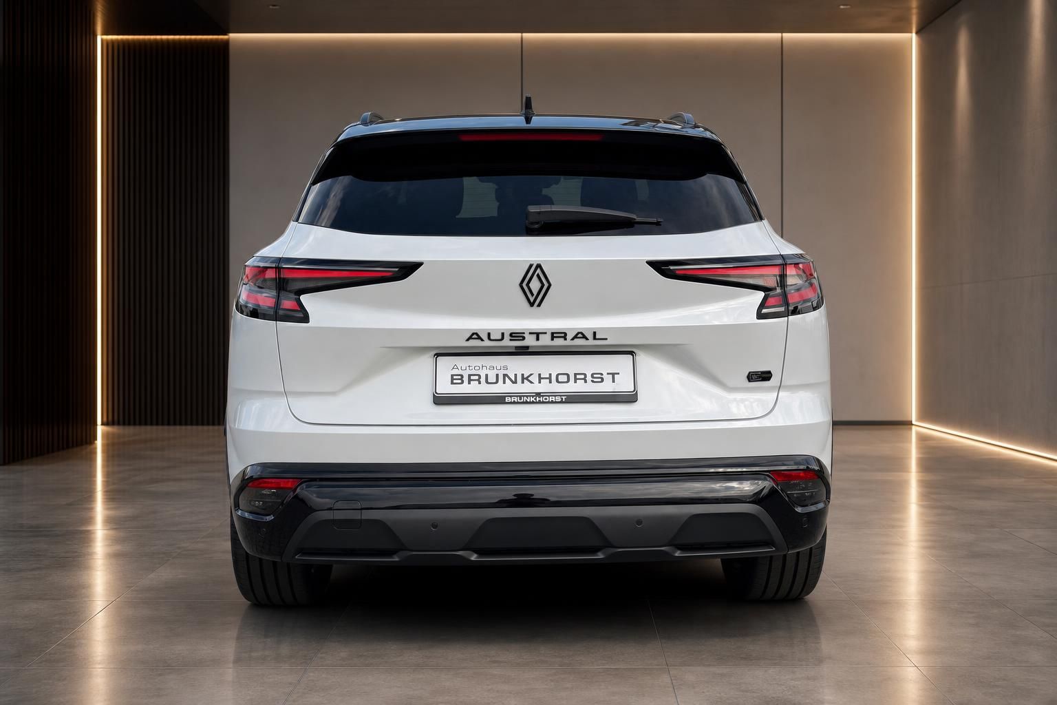 Renault Austral weiß Heckansicht mit LED-Rückleuchten und Schriftzug