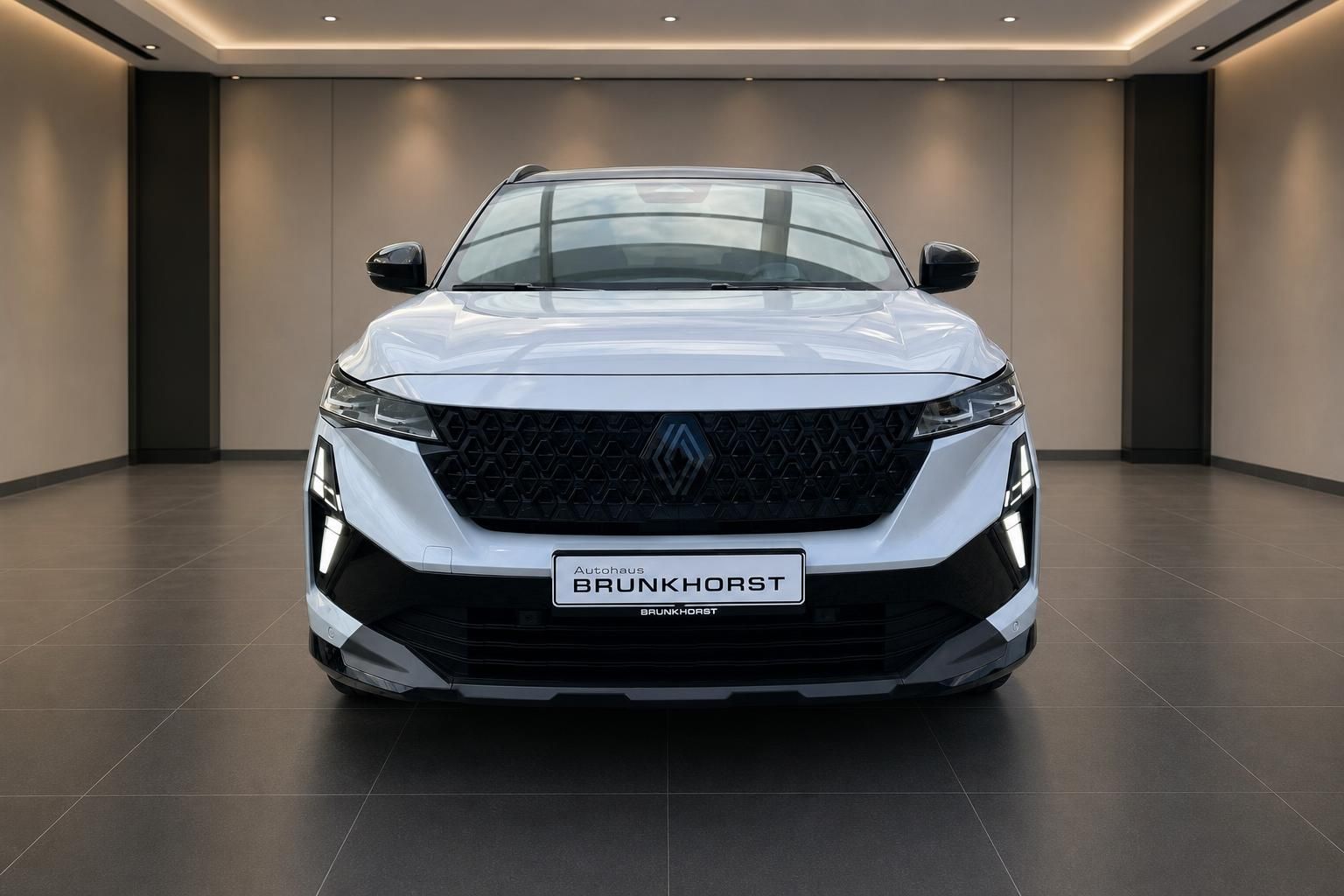 Renault Austral weiß Frontansicht mit LED-Scheinwerfern und Kühlergrill