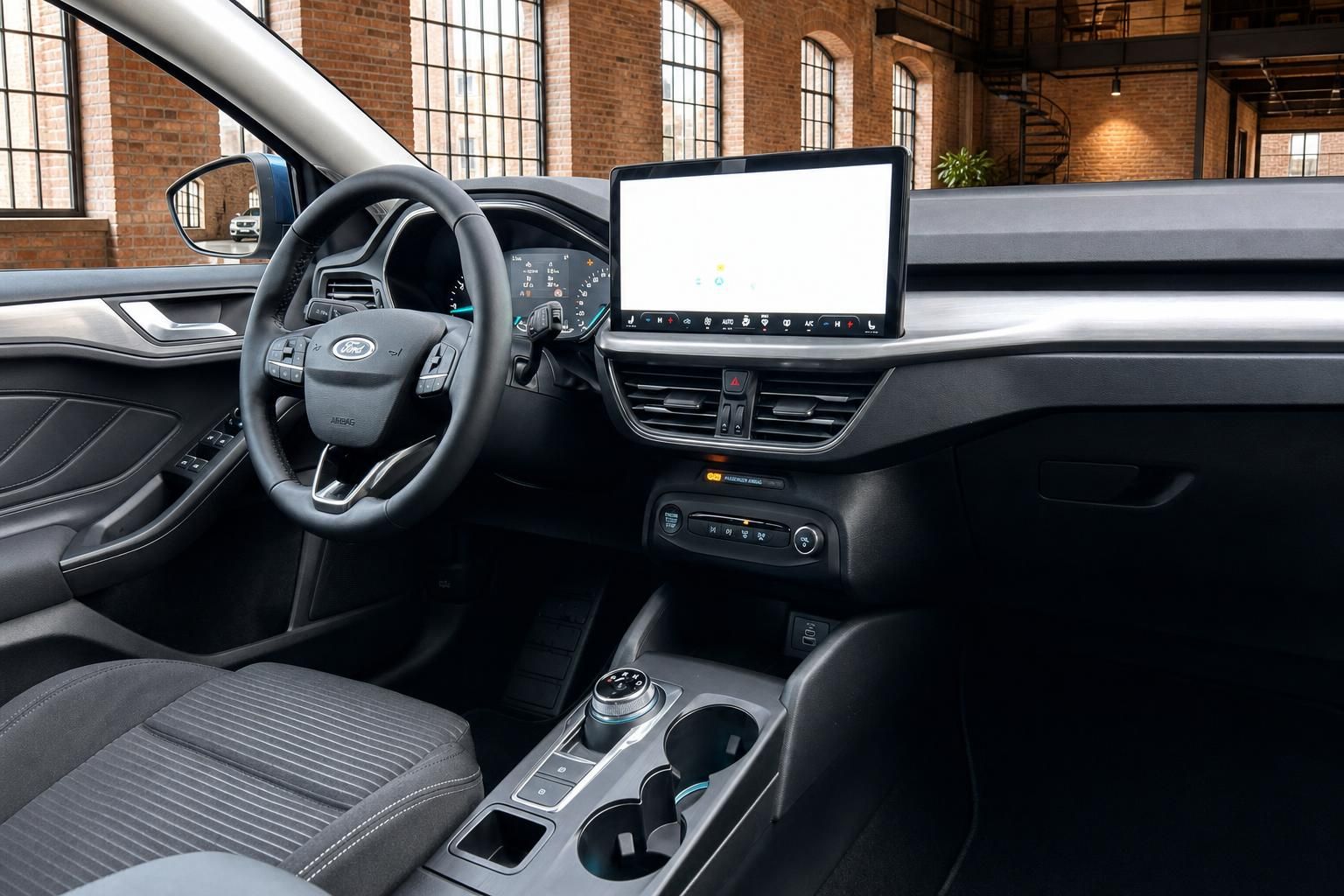 Ford Cockpit mit Touchscreen Infotainment und Mittelkonsole im Detail