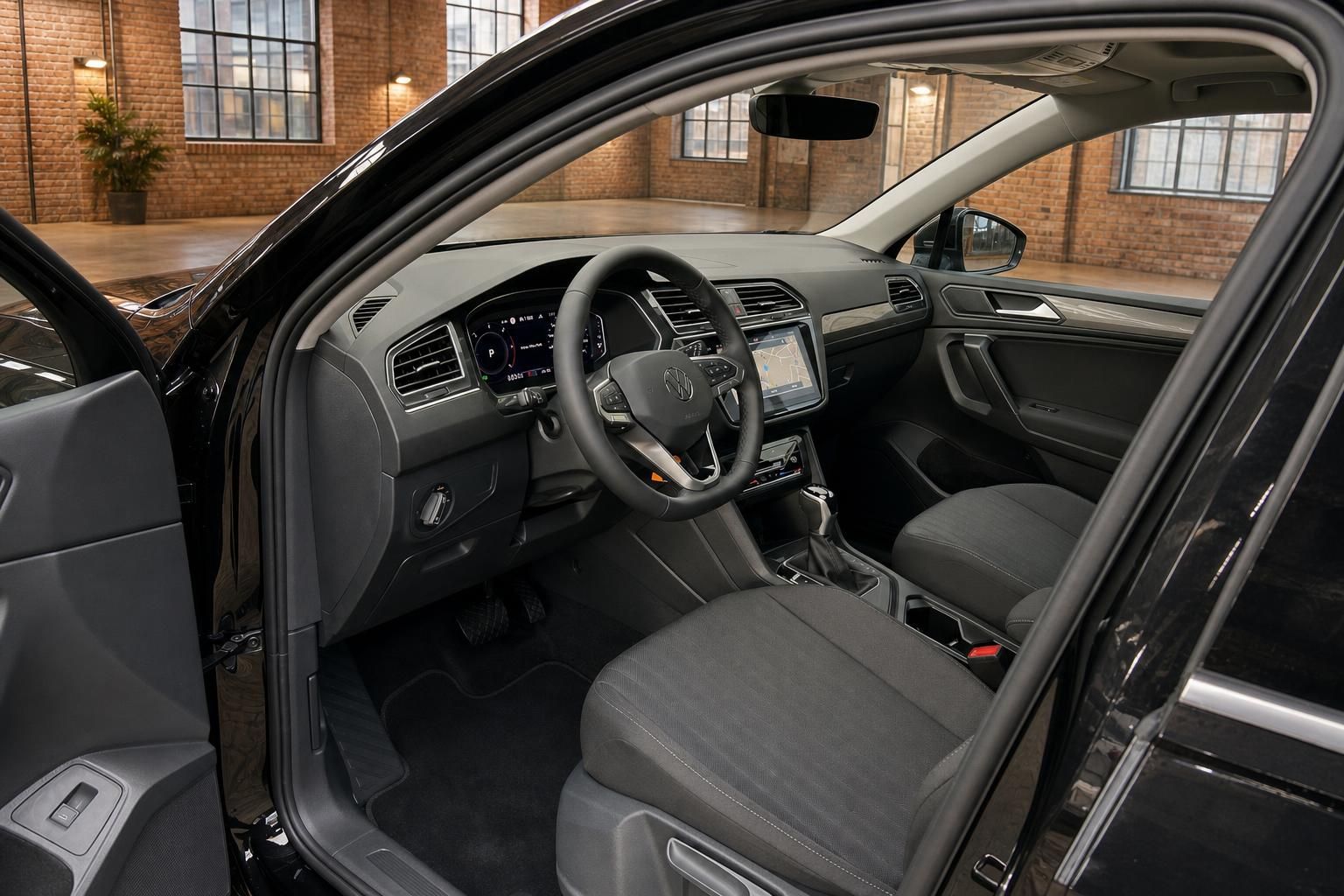 VW Tiguan Innenraum Cockpit und Lenkrad Ansicht