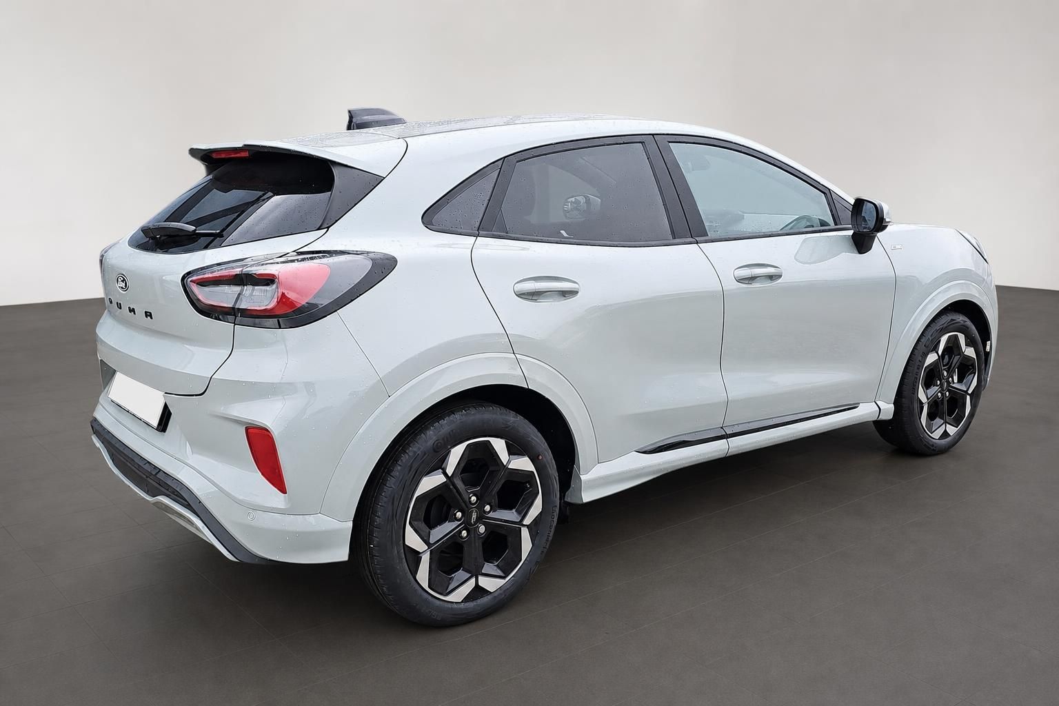 Ford Puma weiss Seitenansicht hinten mit Alufelgen