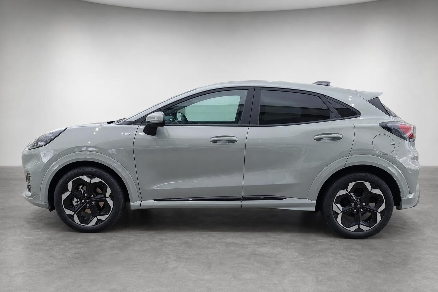 Ford Puma grau Seitenansicht Profil Neuwagen Studio