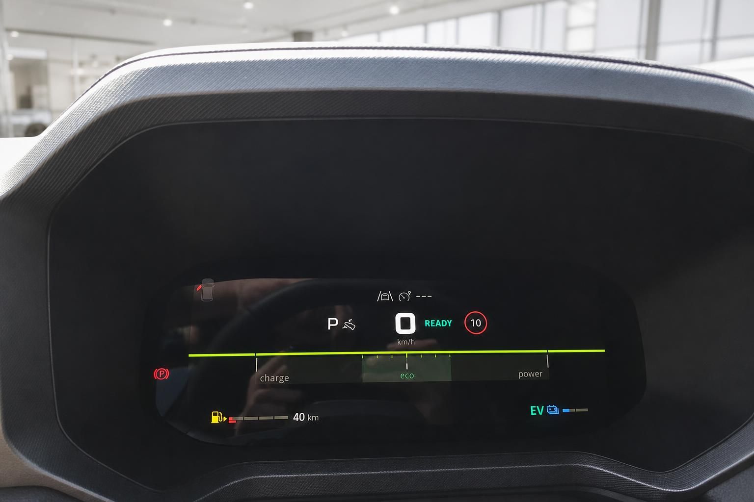 Digitales Kombiinstrument mit Reichweitenanzeige eines Elektrofahrzeugs