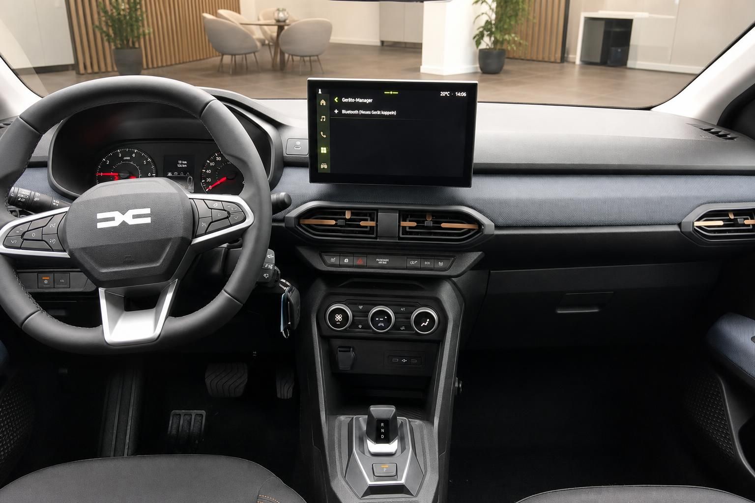 Dacia Sandero Cockpit mit Lenkrad und Touchscreen-Infotainment