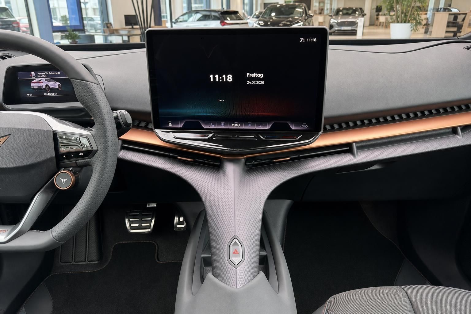 Cupra Infotainment Display und Mittelkonsole in Nahaufnahme