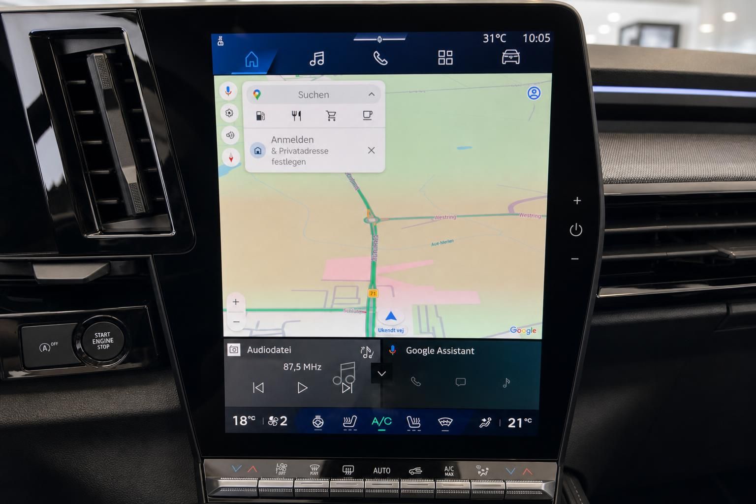 Navigationssystem mit Google Maps im Fahrzeug-Infotainment-Display