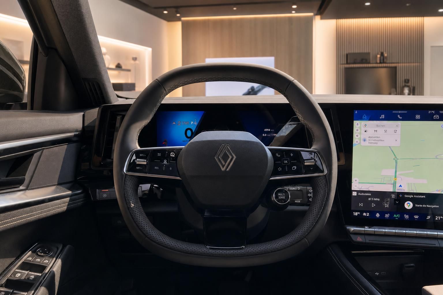 Renault Austral Innenraum Lenkrad und Navigationsdisplay im Detail