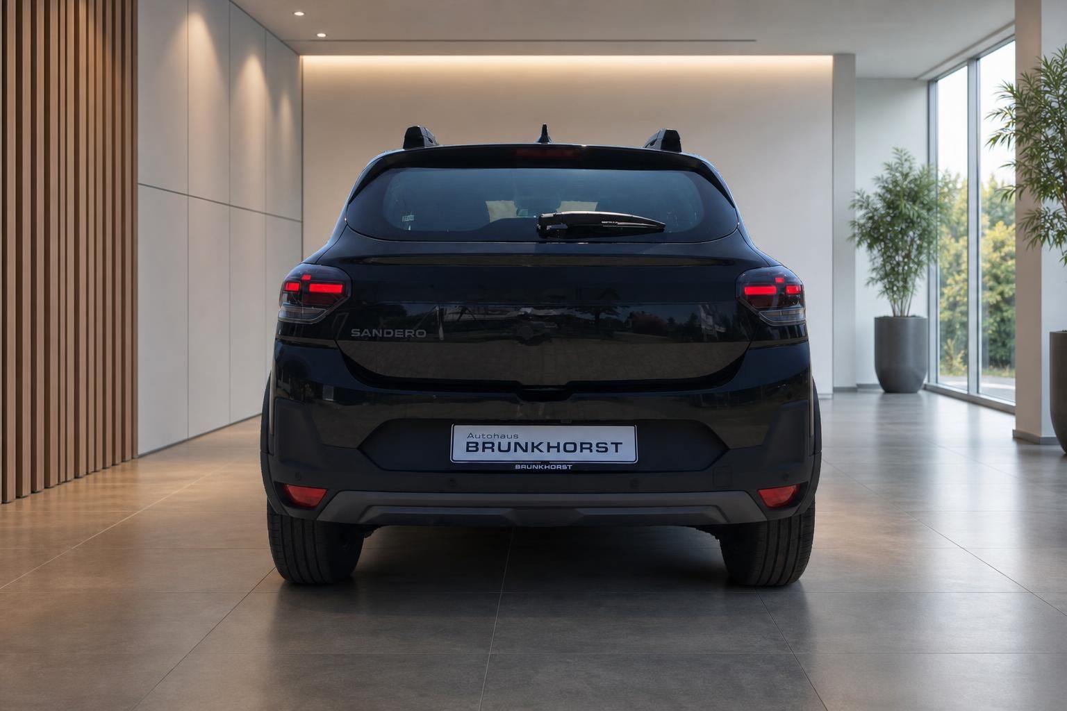 Dacia Sandero Stepway schwarz, Heckansicht im Autohaus Brunkhorst