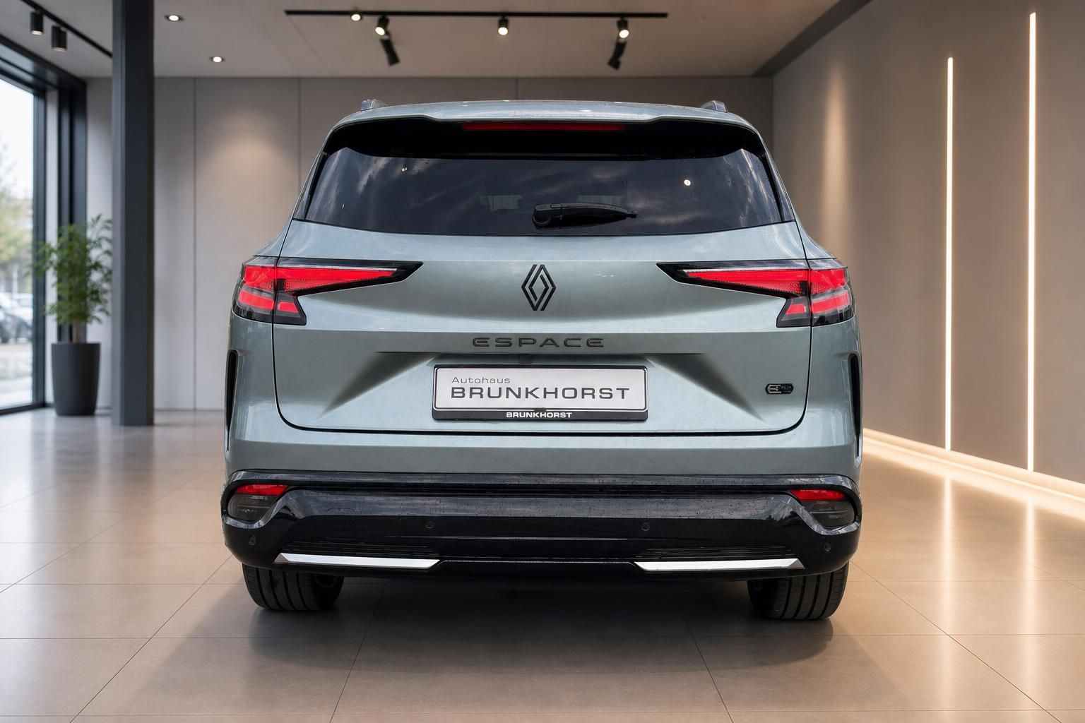Renault Espace Heckansicht in Graugruen im Autohaus Brunkhorst
