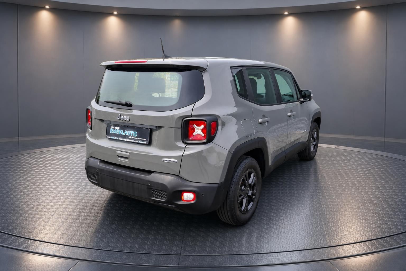 Jeep Renegade Longitude grau, Heckansicht auf Drehbühne