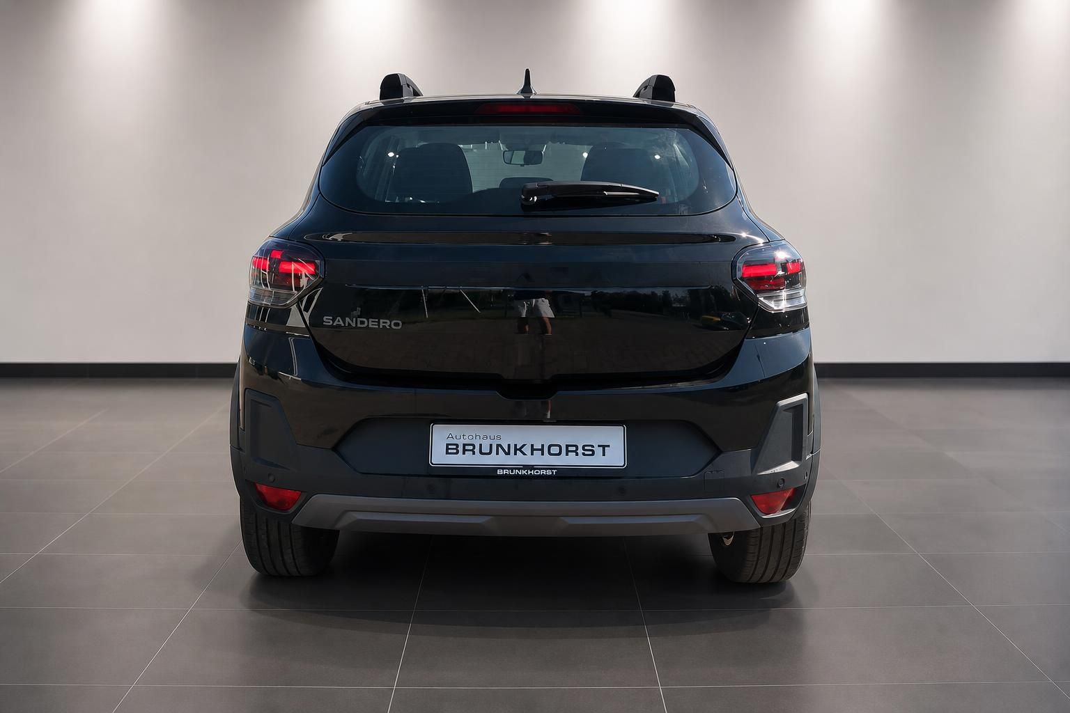 Dacia Sandero Stepway schwarz Heckansicht im Autohaus Brunkhorst – LED-Rückleuchten