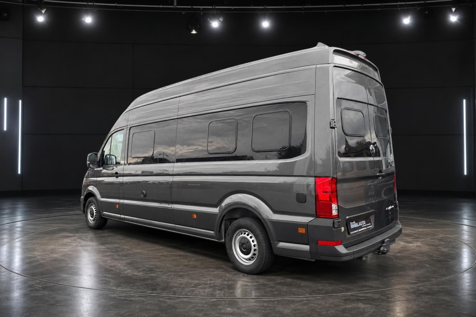VW California Transporter grau Seitenansicht - eleganter Reisemobil-Van mit Hochdach