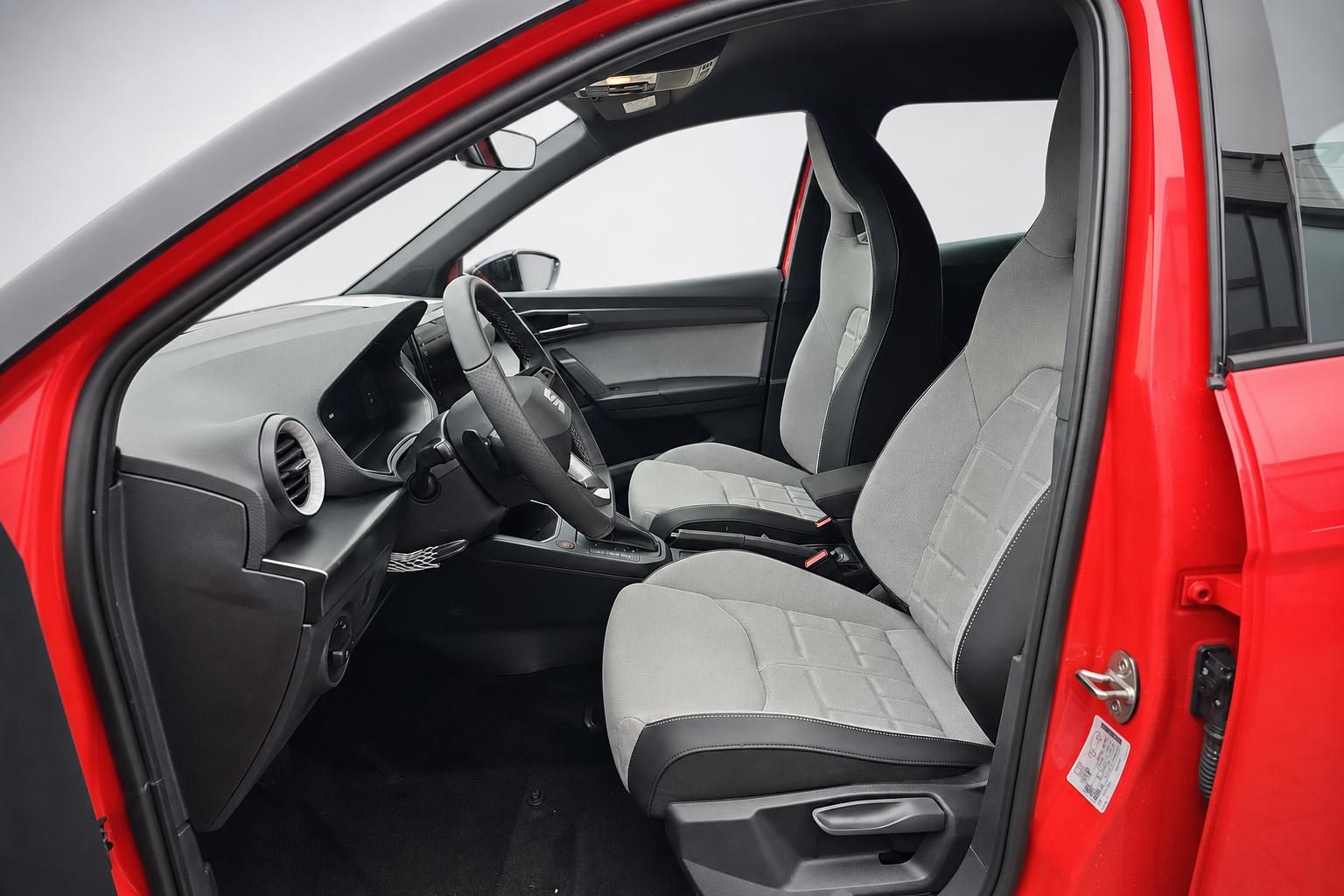 SEAT Arona Innenraum, Vordersitze in Stoff mit sportlichem Design