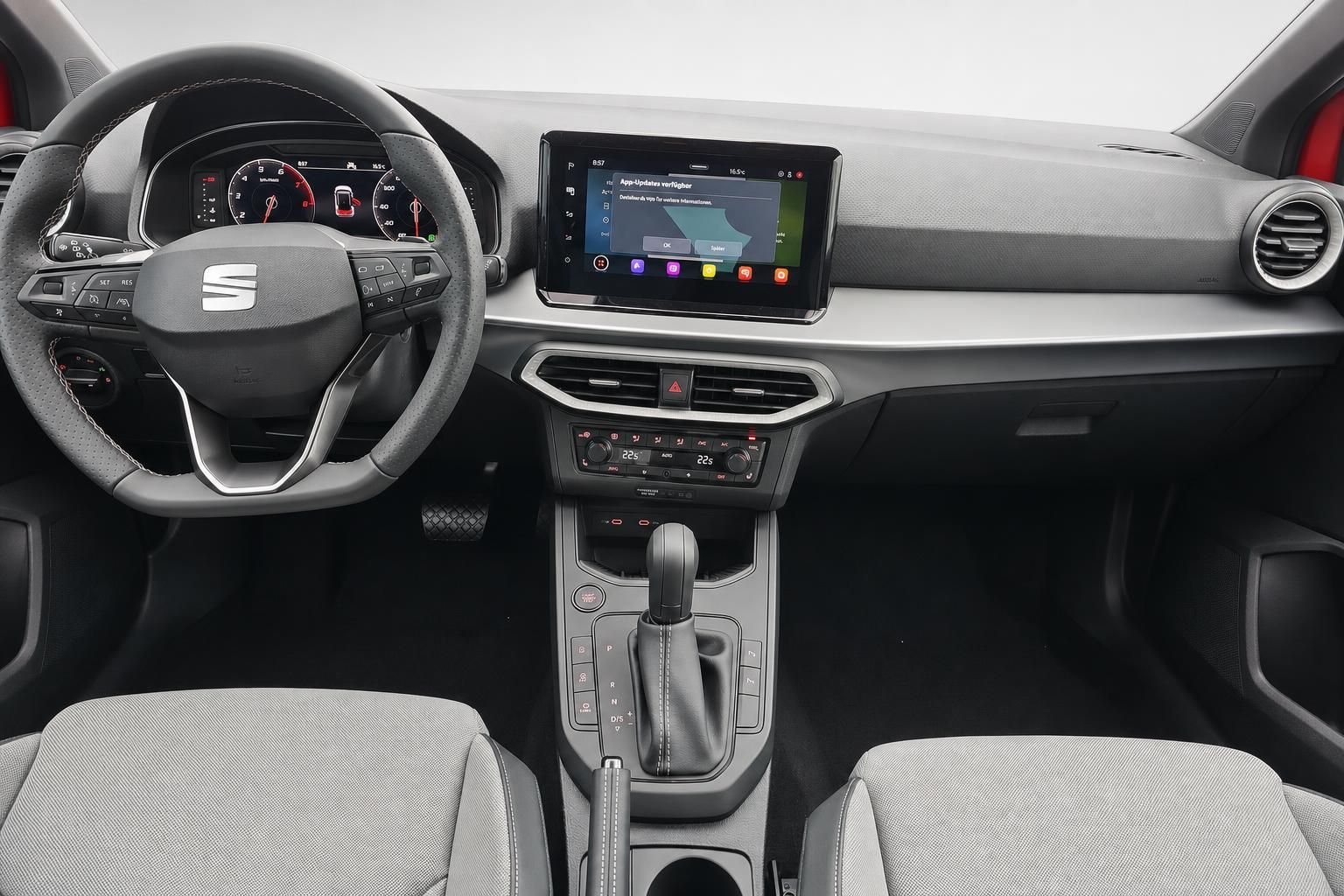 SEAT Arona Cockpit mit Lenkrad, Touchscreen und Schaltung im Detail