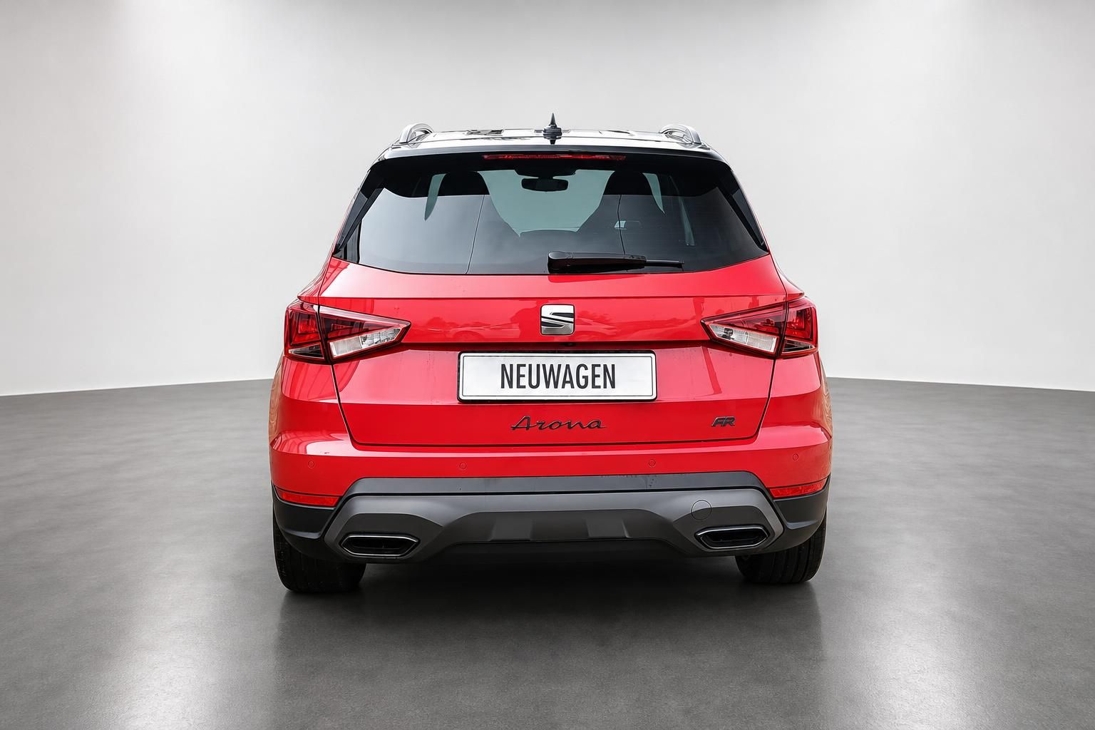 SEAT Arona FR in Rot – Heckansicht im Studio