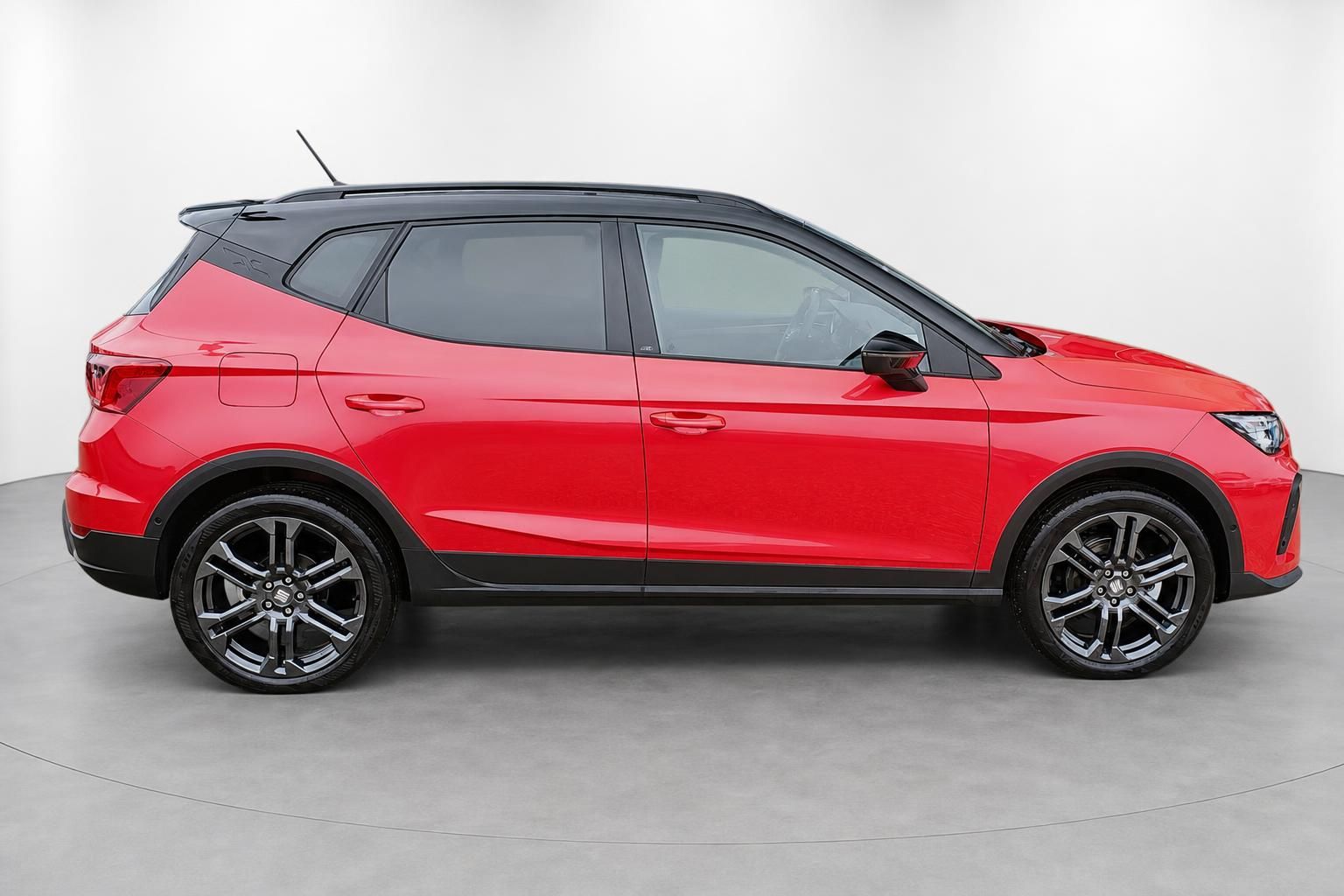 SEAT Arona FR in Rot – Seitenansicht Profil