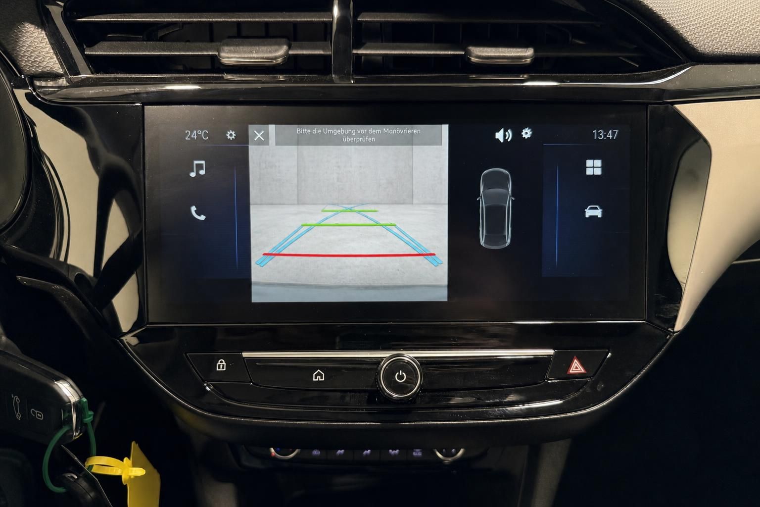 Opel Infotainment Display mit Rückfahrkamera und Einparkhilfe