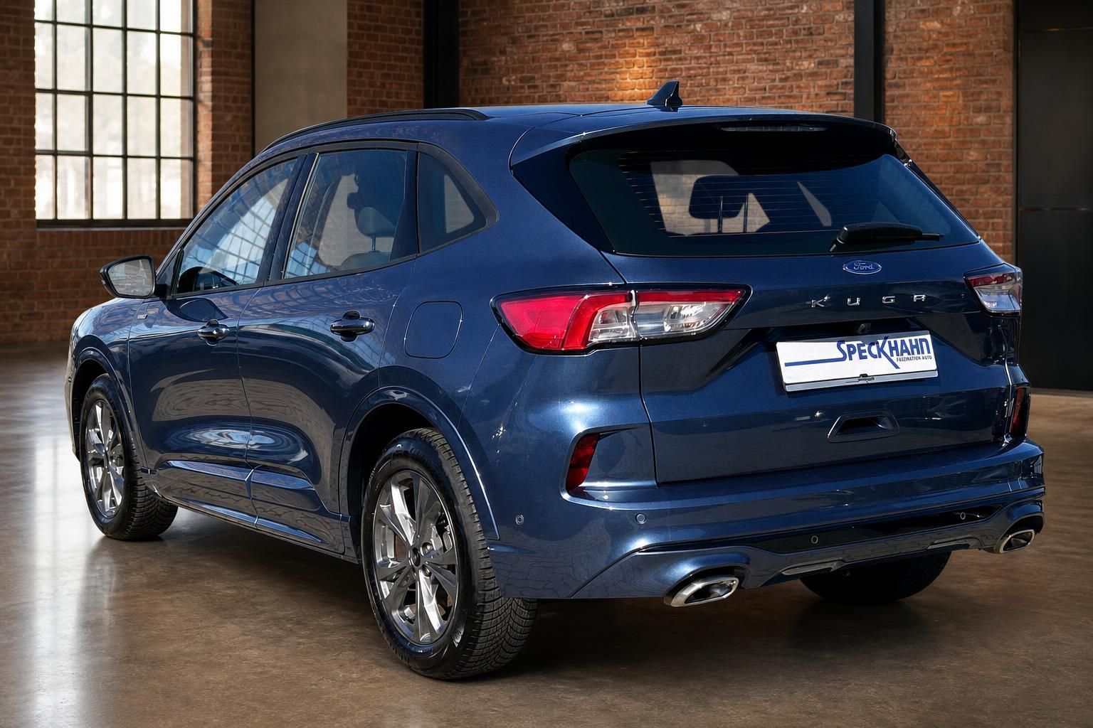 Ford Kuga blau Heck-Seitenansicht mit Alufelgen