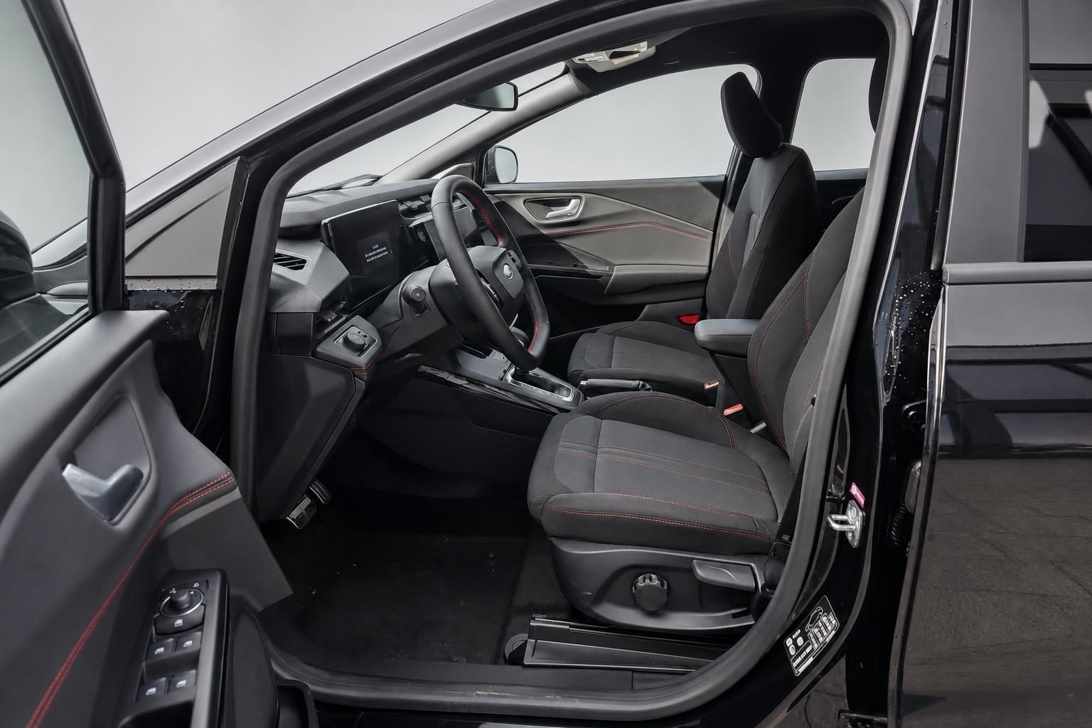Ford Puma Innenraum Fahrersitz mit Lenkrad und Cockpit Detailansicht