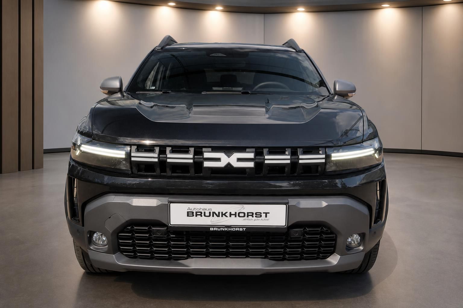 Dacia Duster Frontansicht mit modernem Design und LED-Scheinwerfern - Autohaus Brunkhorst