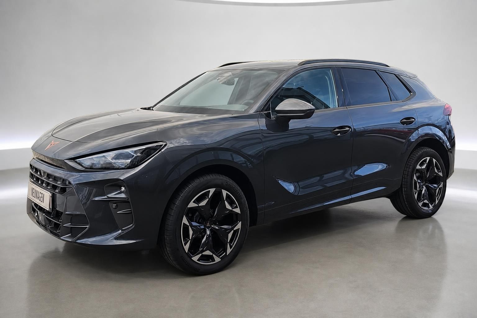 Cupra SUV Neuwagen schwarz, Seitenansicht mit Alufelgen