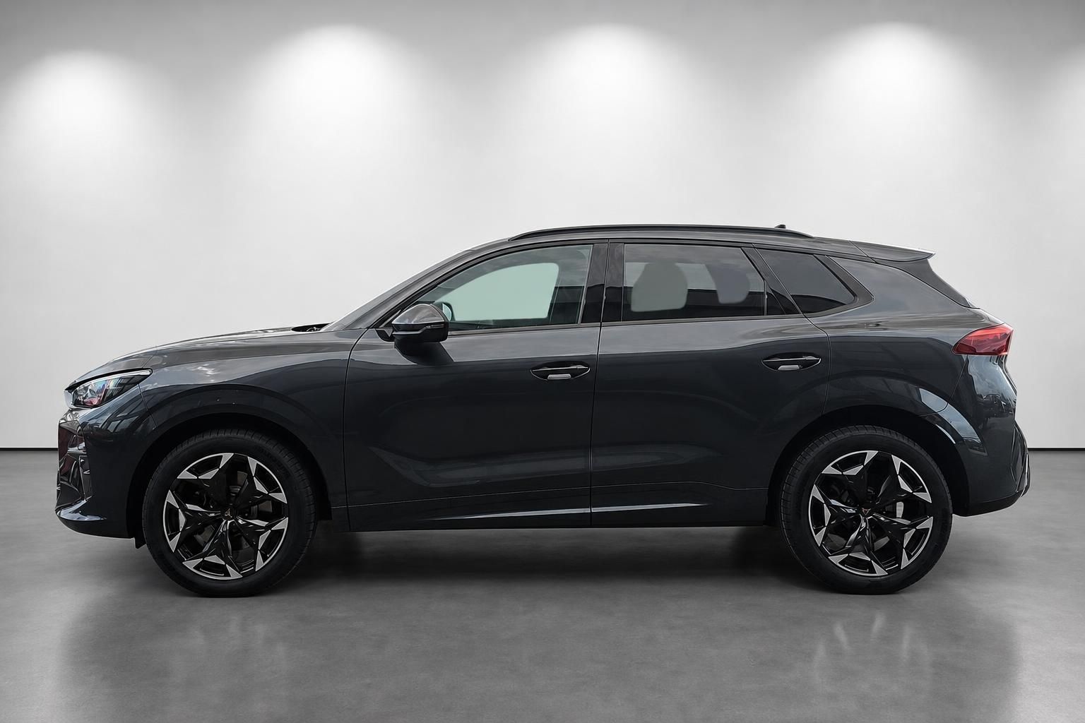 Cupra SUV Neuwagen schwarz, Seitenansicht im Profil