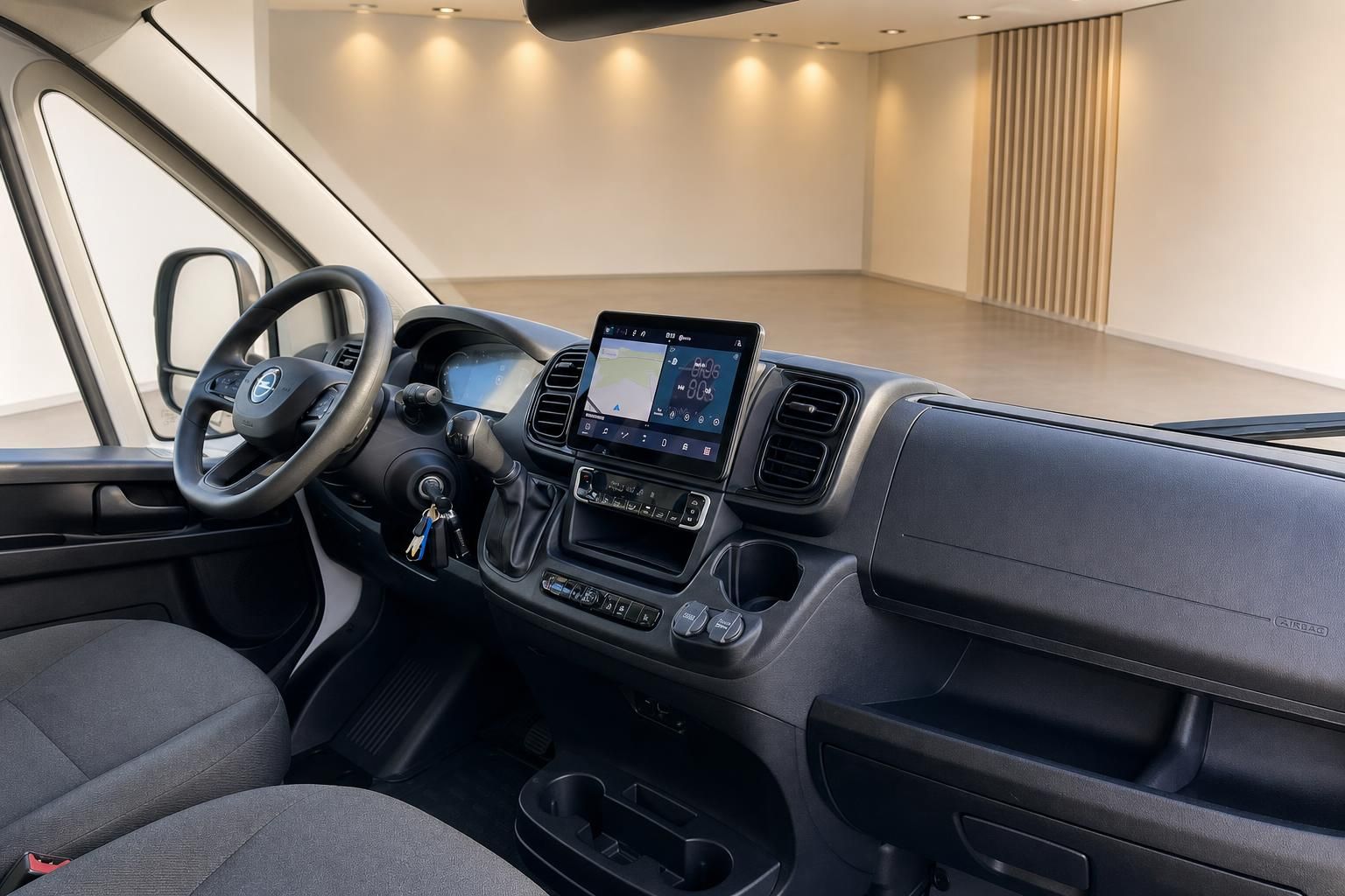 Opel Movano Armaturenbrett mit Touchscreen Display und Mittelkonsole - Innenausstattung Details