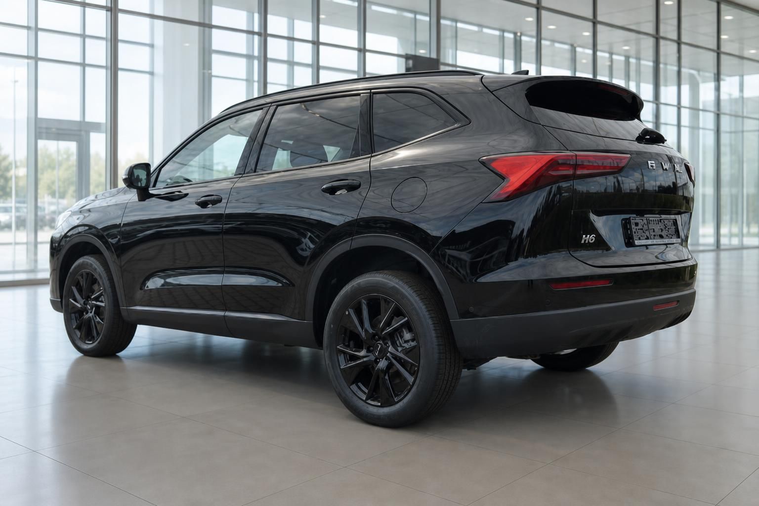 GWM Haval H6 schwarz SUV Heckansicht mit LED-Rückleuchten