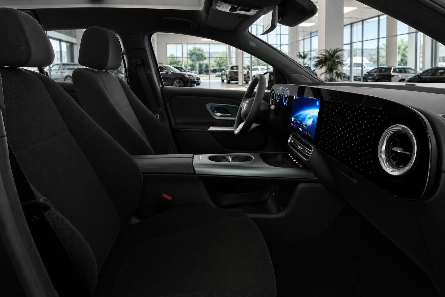 Mercedes-Benz Innenraum Vordersitze und Armaturenbrett im Detail