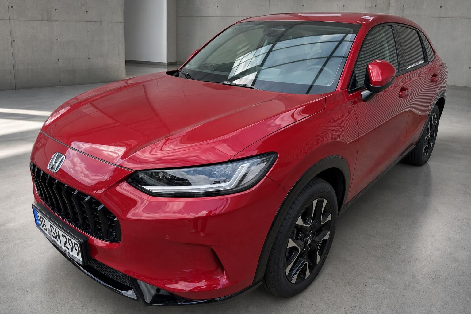 Honda ZR-V in Rot, Frontansicht schräg von vorne