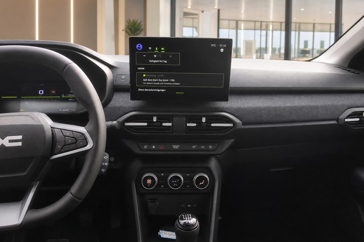 Dacia Mittelkonsole mit Touchscreen, Klimabedienung und Schaltknauf